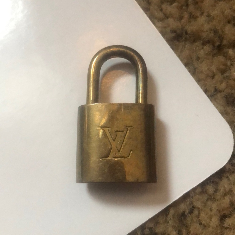 Louis Vuitton Brass Lock #321 (no key)